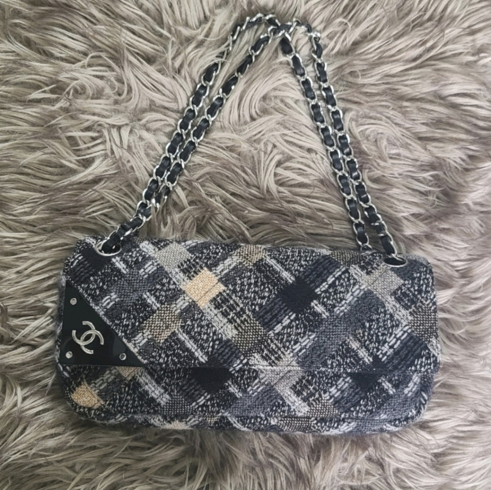 *SOLD Chanel tweed hangbag